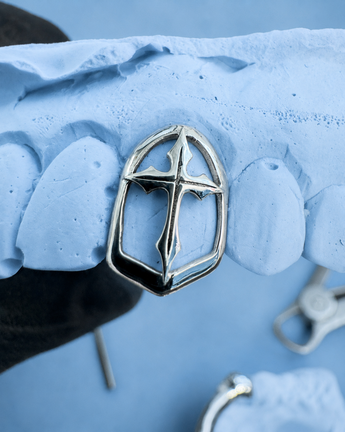 Cross Window Grillz!